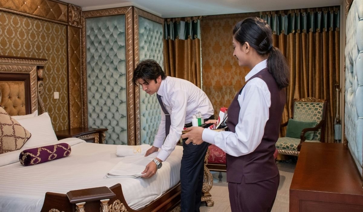 housekeeping_uniform